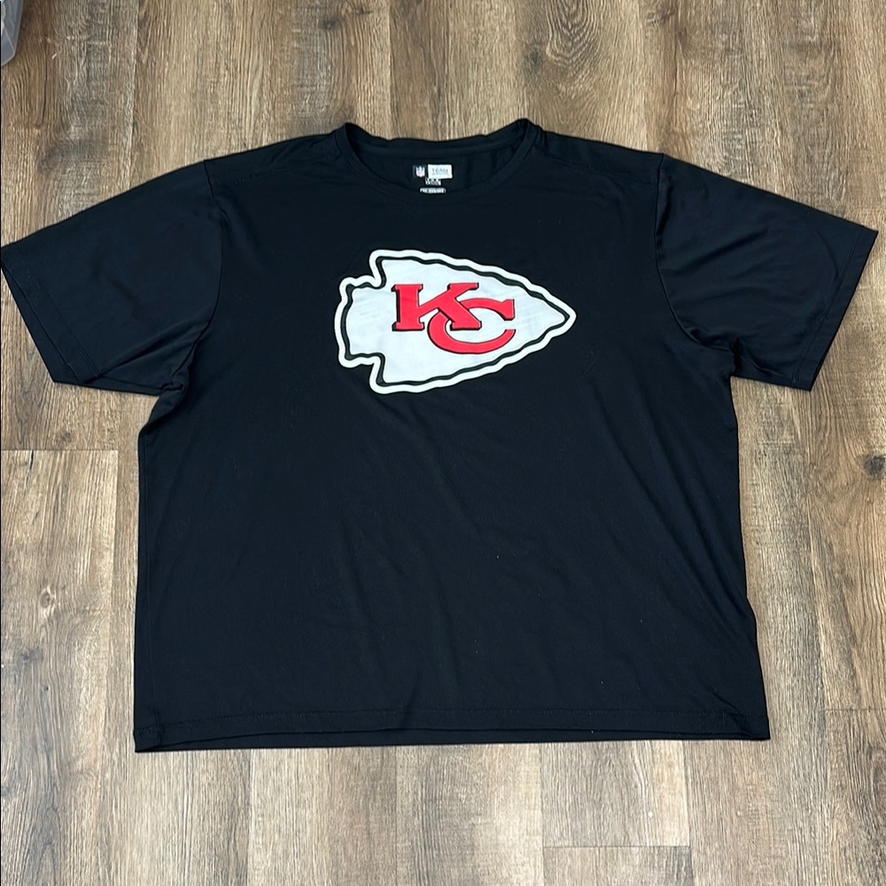 NFL,Black T-Shirt with Kansas City Chiefs Logo